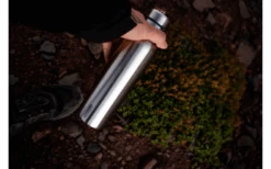 Black+Blum Bottiglie Isolate Black And Blum Dal Design Retrò In Acciaio Inox 750 Ml Oliva